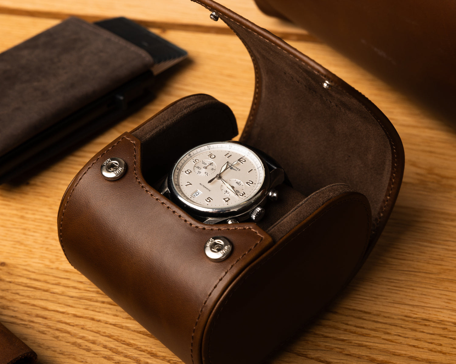 Uhrenbox mit Sichtfenster vs. ohne: Vor- und Nachteile